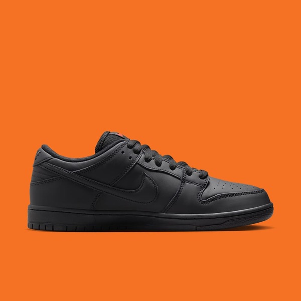 Nike SB Dunk Low Pro ISO Triple Black heats up autumn 2024